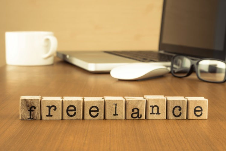 mendapatkan uang dari freelance